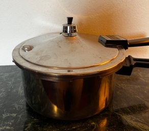 Presto Stainless Steel Pressure Cooker - Stovetop