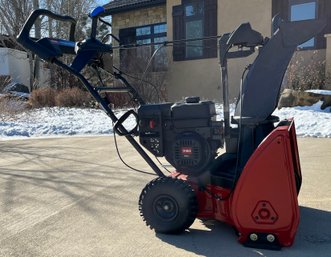 TORO SnowMaster 724 QXE Personal Pace And Self Propel Snowblower