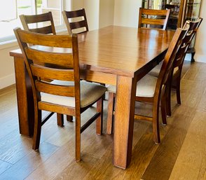Vintage Hillsdale Furniture Dinner Table & Chairs