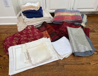 Large Assortment Of Table Cloths And Napkins