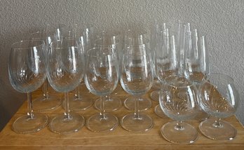 20 Pc Stemware Set - White And Red Wine Glasses, Champange Flutes, And Brandy Snifters