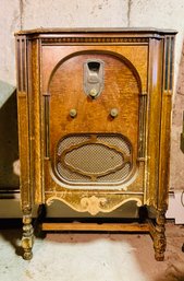 True Vintage Majestic Radio Model 90
