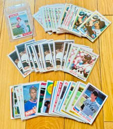 Lot Of Vintage MLB Baseball Cards