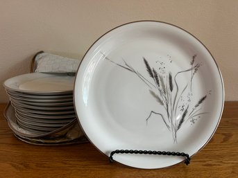 12 Easterling Ceres Dining Plates