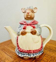 Vintage Bunny In Apron Ceramic Teapot