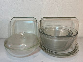 Pyrex And Anchor Hawking Baking Pans With Mixing Bowls