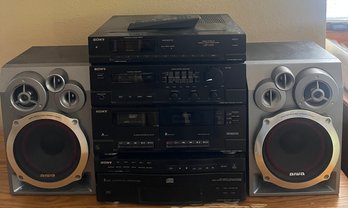 Sony Stereo/CD Changer/Tape Deck With Aiwa Speakers