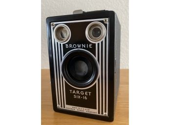 Vintage Kodak Brownie Camera Target Six-16 Made In USA