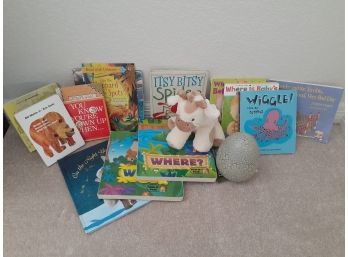 Lot Of 15 Children's Books, Stuffed Animal And Jurassic Park Puzzle