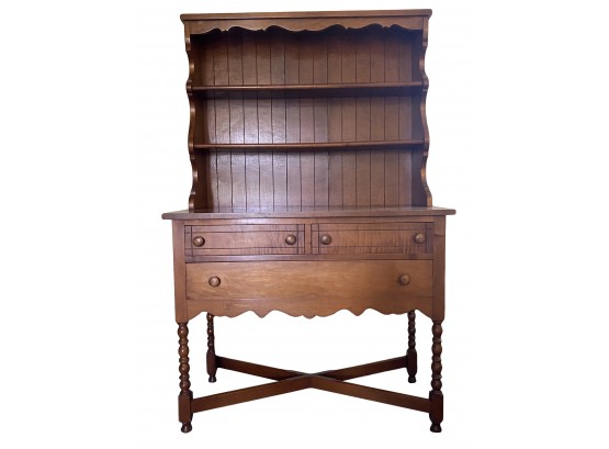 A Lovely Shaker Style Curio Wood China Hutch With Bobbin Carved Legs