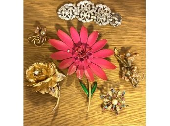 A Nice Collection Of Vintage Flower Pins