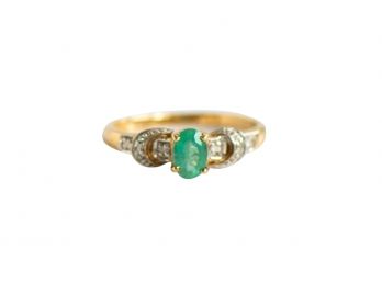 Size 7 10kt Gold And Emerald Stone Ring With Diamond Chip Accents