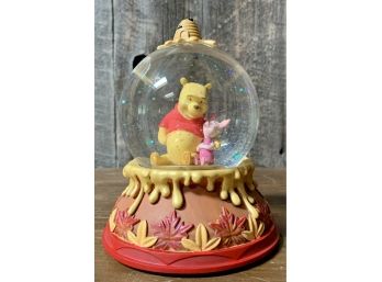 New! Hallmark 'Great To Be Friends' Winnie The Pooh Water Globe
