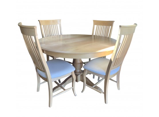 Nice Solid Wood 54' Round Dinning Table With 4 Chairs