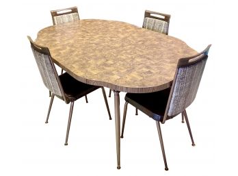 Daystrom Furniture Inc. Very Nice Mid Century Modern Wooden Table With Four Chairs And Leaf