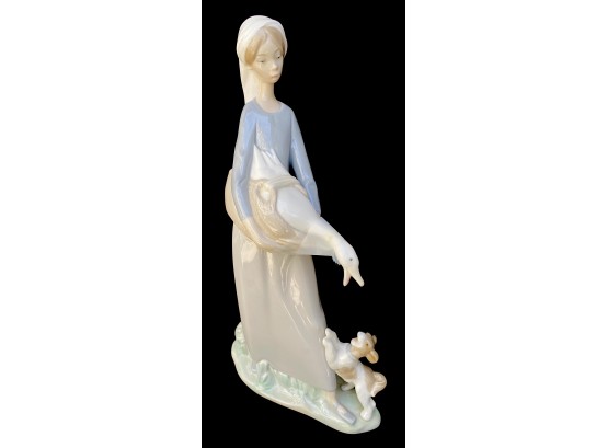 Authentic Retired Lladro 4866 'Girl With Goose And Dog'