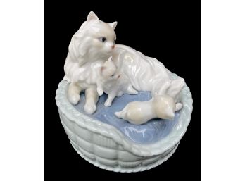 Authentic Retired Lladro 'Kitty Care' 6652