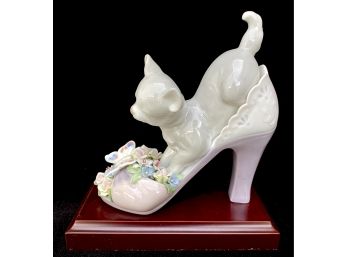 Authentic Retired Lladro A 'Purfect Fit' 6775