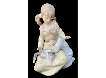 Authentic Retired Lladro  1534 'Little Sister'