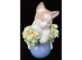 Authentic Retired Lladro 'Dreamy Kitten' Number 6567