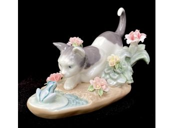 Authentic Retired Lladro Number 1442  'Kitty Confrontation'