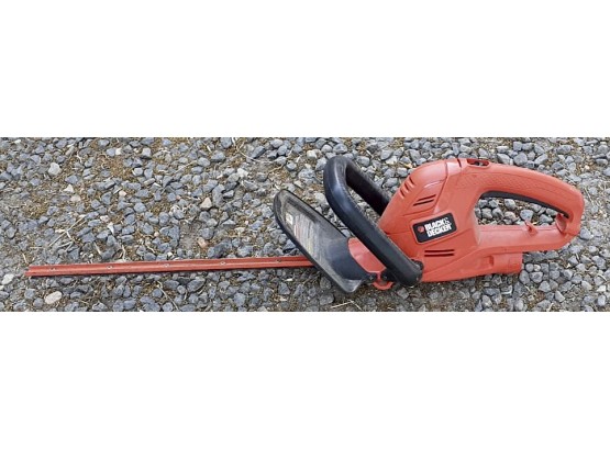 Black & Decker 120 V 18 Inch Saw *ATTENTION, READ DESCRIPTION* THIS ITEM HAS AN ALTERNATE PICKUP DATE