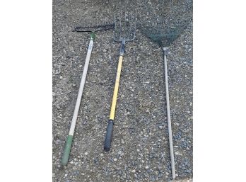 Lot Of Rakes *ATTENTION, READ DESCRIPTION* THIS LOT HAS AN ALTERNATE PICKUP DATE