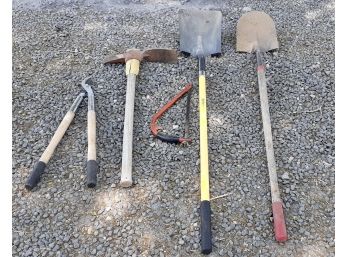 Lot Of 5 Garden Tools *ATTENTION, READ DESCRIPTION** THIS LOT HAS AN ALTERNATE PICKUP DATE