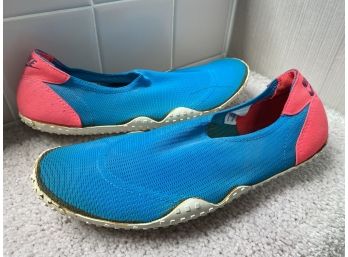 Vintage Nike Water Shoes Size Medium