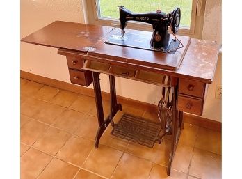 Singer Sewing Machine JC704485 With Accessories