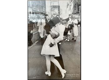 Framed Kiss In Time Square Poster