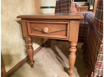 Broyhill Side Wood Table