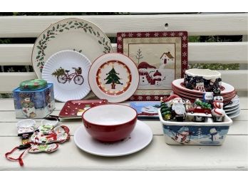 Large Christmas Dish, Measuring Spoons & Spreader Collection