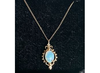 14K Yellow Gold Opal Pendant With 18' Chain (1.89 Grams)