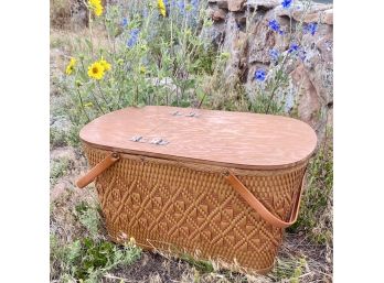 Picnic Basket With Flatware Slots And Other Picnic Supplies