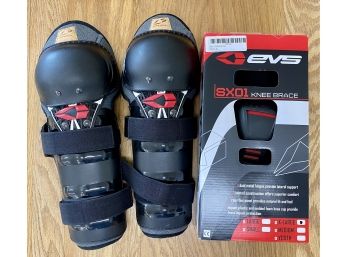 Two Pairs Of Men's Knee Pads
