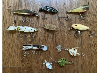 Lot Of 9 Vintage Fishing Lures Including Heddon River Runt Heddon Scissor Tail, Hawaiian Lures And More