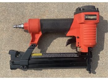 Husky 1- 1 1/4  Air Nailer Stapler