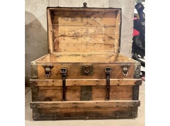 Antique Trunk_ READ