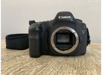 Canon EOS 5D--FOR PARTS OR REPAIR