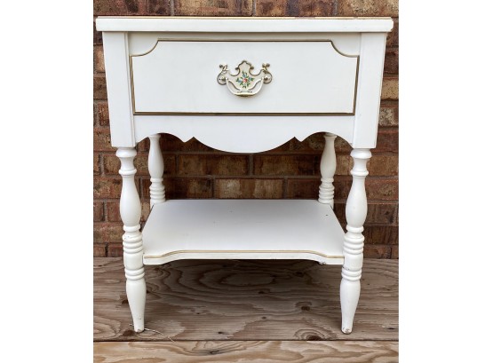 Vintage French Provincial White W Gold Trim End Table W/ Drawer & Shelf (Part Of Set Featured In This Auction)