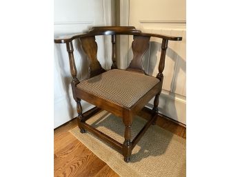 Handsome American Oak Curved Corner Chair