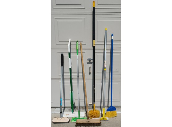 Lot Of Assorted Cleaning Tools.