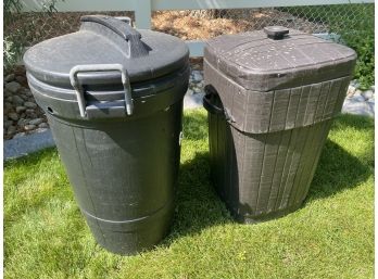 Lot Of 2 Plastic Trash Cans With Lids