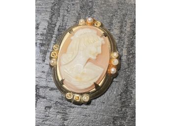 Small Cameo On Gold Tone Plastic Casing