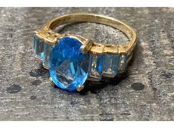 14 Kt Blue Topaz Ring Size 8.75- 4.3 Grams