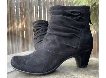 Earthies Vicenza Black Suede Boots Women's Size 8.5