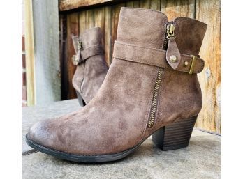 NWOB  Earth Royal Brown Ankle Boots Women's Size 8.5