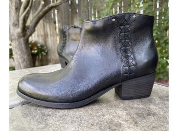 Clarks Black Leather Ankle Boots Women's Size 8.5