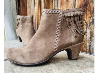 NWOB Earthies Zurich Fringed Ankle Boots Women's Size 8